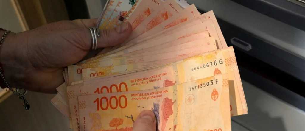 En cuatro meses de Milei, los sueldos perdieron un tercio contra la inflación