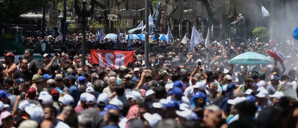 Los chats piqueteros que sacan a la luz extorsiones y premios por ir a marchas