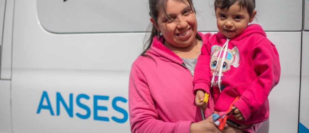 Comienza el pago de AUH. ¿qué asignaciones se pagan este lunes?