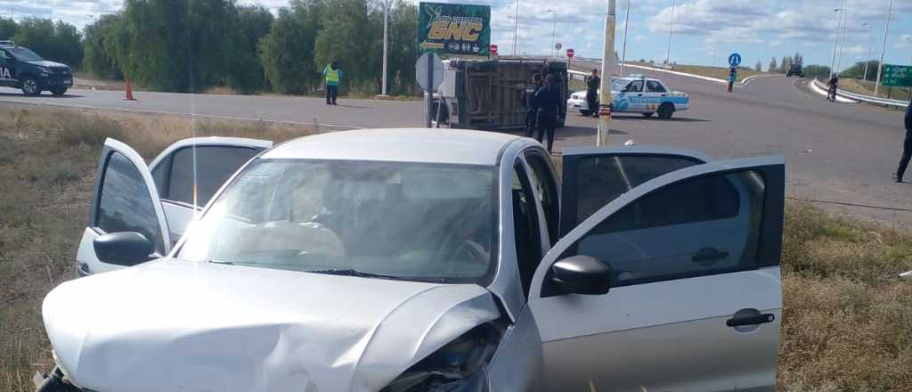 Choque, vuelco y heridos en Ruta 7 a la altura de Las Catitas