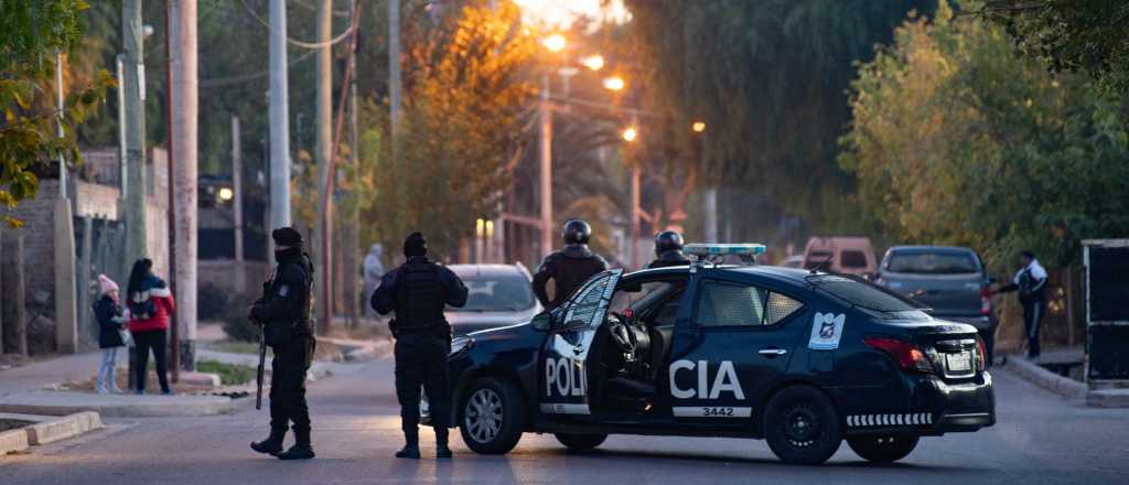 Terrible choque frontal entre un auto y un colectivo en Luján de Cuyo