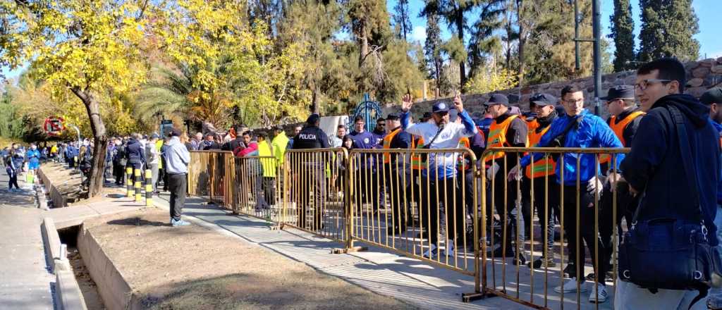 Incidentes en el partido Lepra-Tomba: 4 policías heridos y 19 aprehendidos