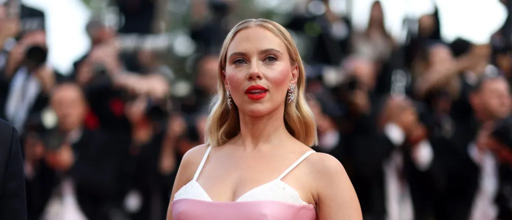 Scarlett Johansson acusa que la voz del chatbot OpenAI es "similar" a la suya