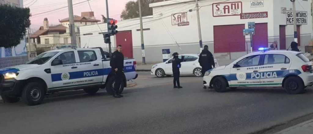 Un chico esperaba el micro para ir al colegio, lo apuñalaron y murió