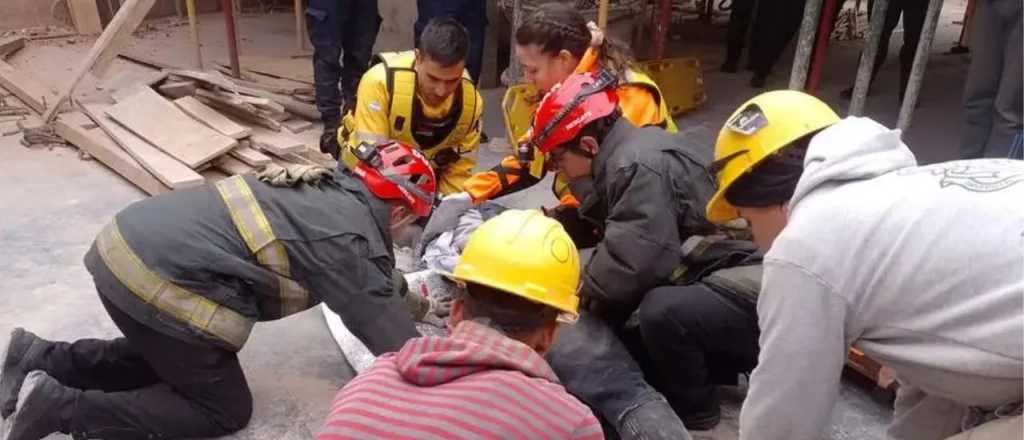 Un obrero quedó muy herido al caer de 6 metros en una obra en Godoy Cruz