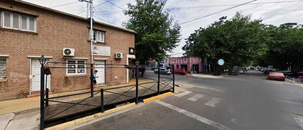 Se bajó a comprar comida y le robaron la moto, en Dorrego