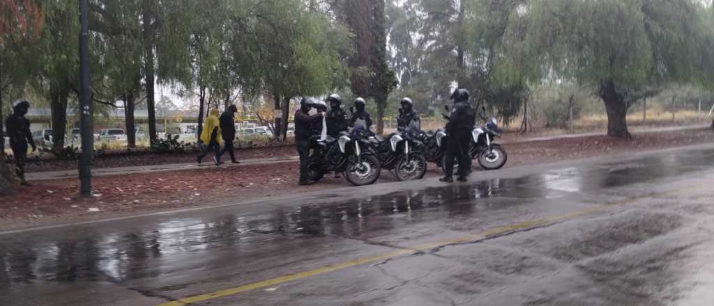 Videos: incidentes y represión en la previa de Godoy Cruz-San Lorenzo