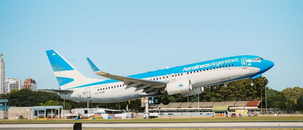 Sin Aerolíneas: las 8 empresas a privatizar que quedaron en la Ley Bases