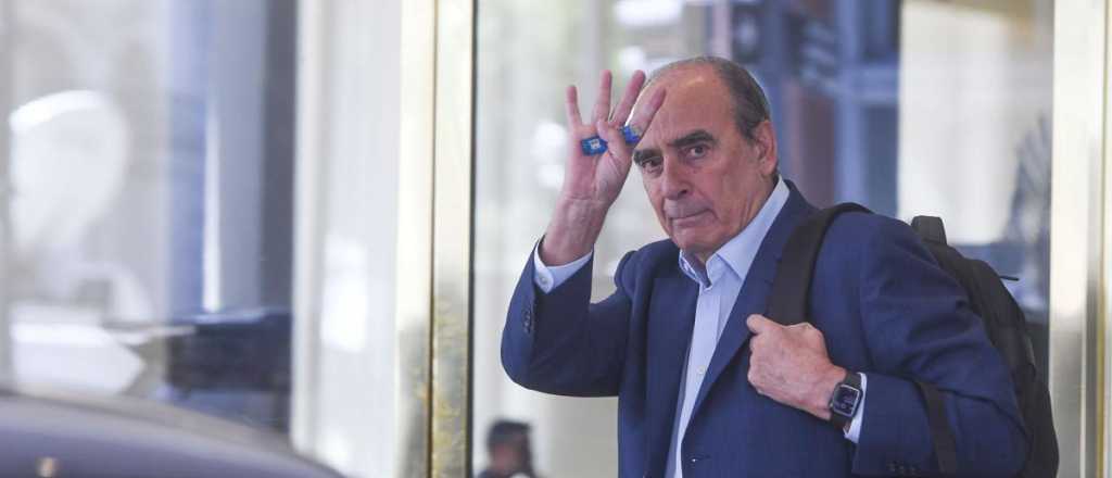 Francos se reúne con diputados y senadores en busca de apoyo