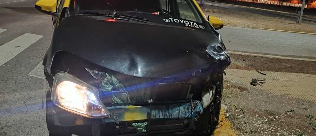 Un taxi chocó a un motociclista en el Acceso Norte