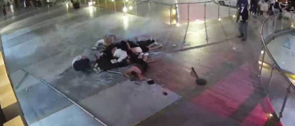 Videos: se desplomó la terraza de un bar en México y murieron tres personas