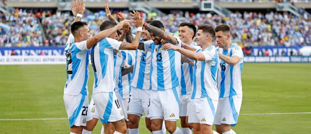 Con poco, Argentina venció a Ecuador en el regreso de Messi