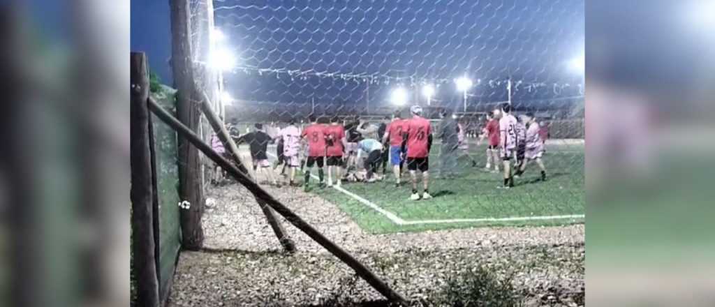 Video: salvaje golpiza a un jugador en unas canchas de Luján