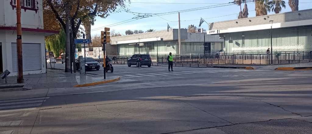 Una importante calle de Ciudad seguirá siendo doble mano un tiempo más