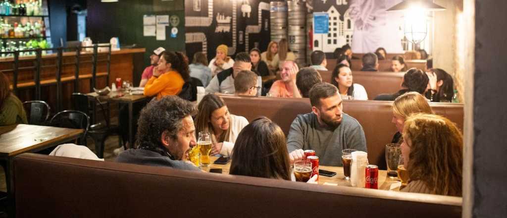 Bares y restaurantes: el consumo cayó un 8% 
