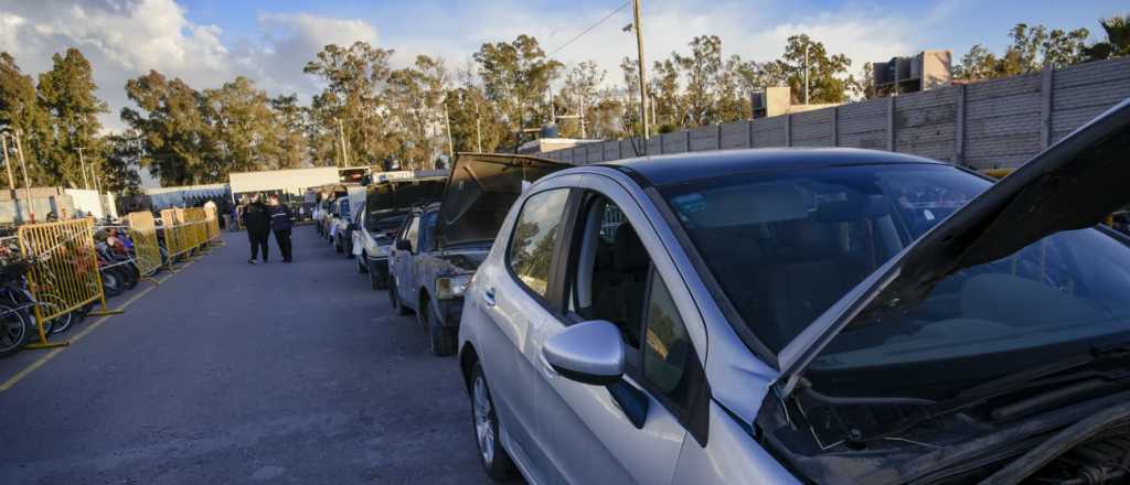 Cómo y a cuánto comprar autos y motos "abandonados"