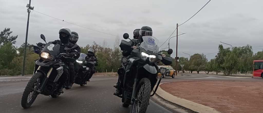 Un conductor ebrio chocó a dos motos de la Policía en Ciudad