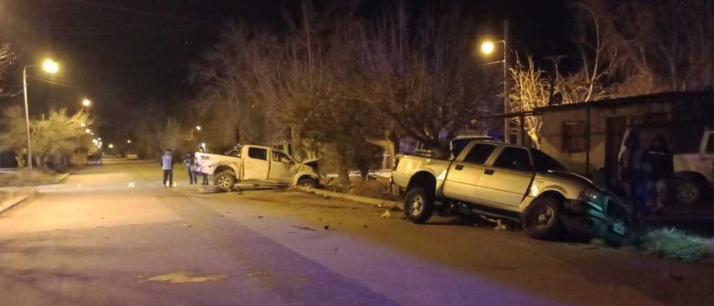 Fuerte choque de camionetas entre conductores ebrios en el Sur mendocino