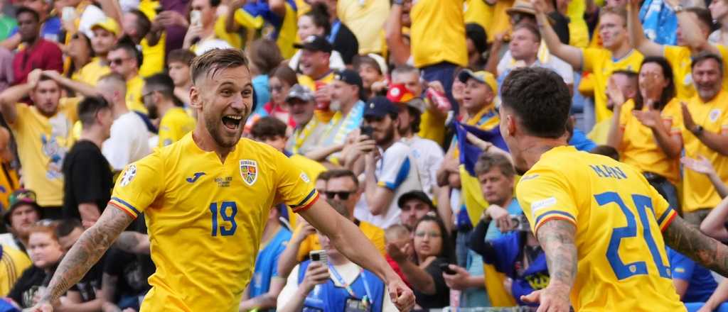 Rumania goleó a Ucrania y cortó una racha de 24 años sin triunfos en la Euro