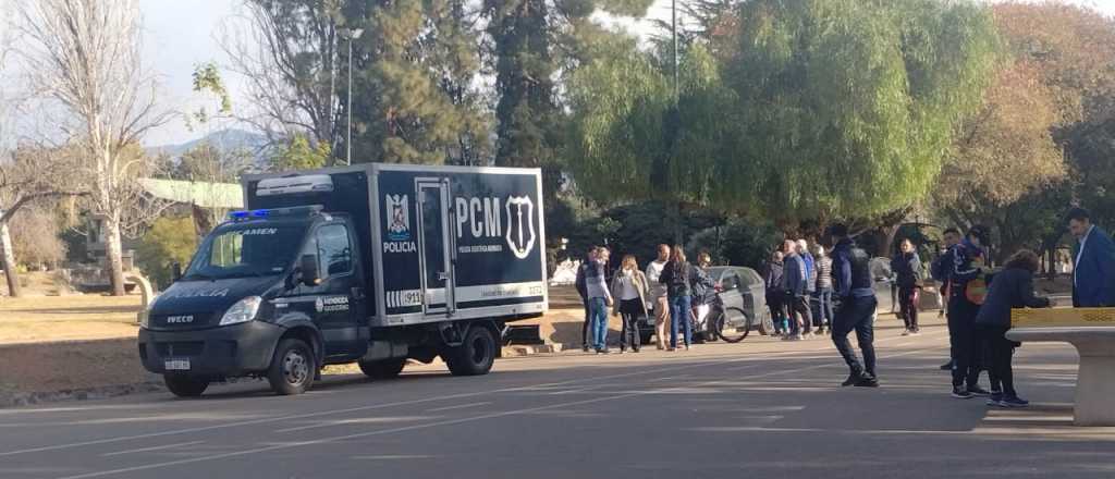 Un hombre murió caminando en el Parque San Martín