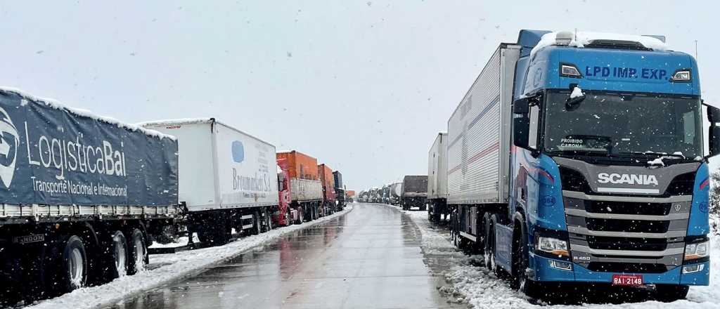 Video: el Paso sigue cerrado y hay más de 1600 camiones varados