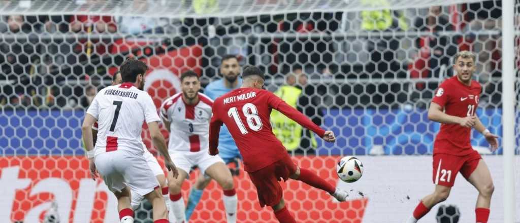 Con el arbitraje de un argentino, Turquía venció a Georgia en un partidazo