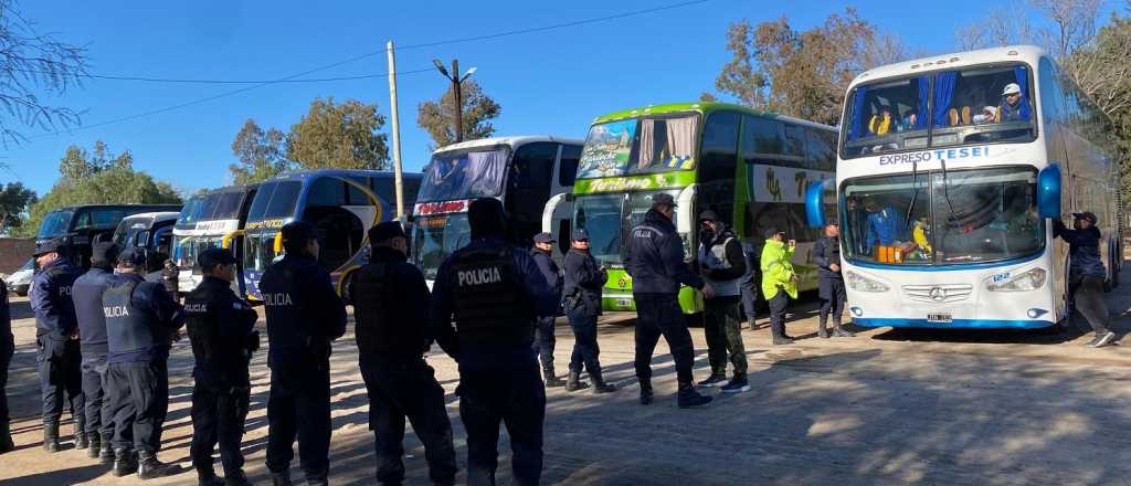 Barras de Almirante Brown traían armas y drogas a Mendoza