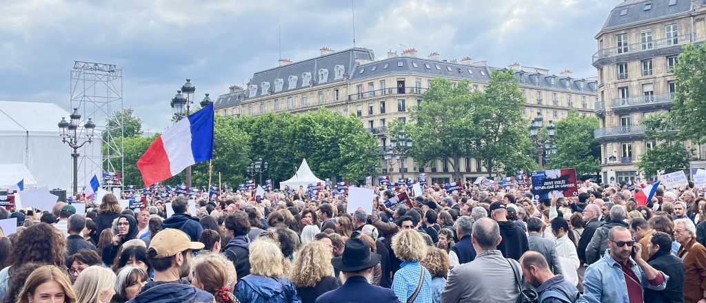 Miles de franceses marcharon por la violación de una nena por ser judía