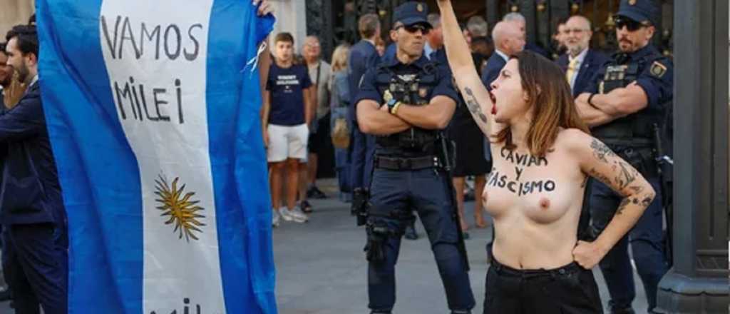 Militantes feministas volvieron a protestar contra Milei en Madrid