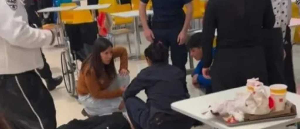 Cuatro jóvenes heridos a cuchillazos en una gresca en un shopping porteño