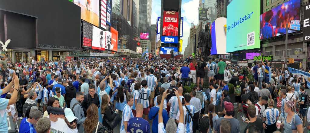 Videos: los argentinos coparon Times Square y se transformó en el Obelisco