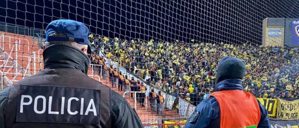 Mendoza envió un lista de barras que no podrán ingresar a los estadios