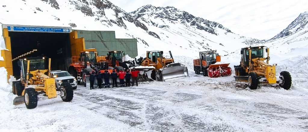 Argentina despejó la ruta hasta el Túnel pero Chile mantiene el cierre