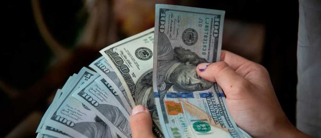 El dólar blue volvió a subir en el cierre de la semana