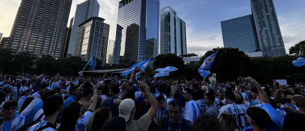 Locura Albiceleste: gran banderazo en Houston para alentar a Argentina