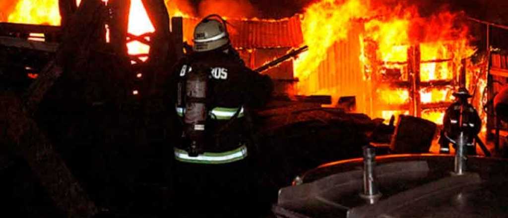 Dejó la salamandra encendida y se le incendió su casa en Tupungato