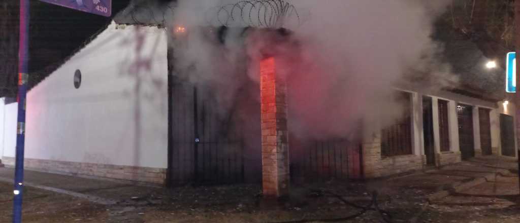 Las Heras: una mujer junto a sus dos hijas dormían cuando se incendió su casa