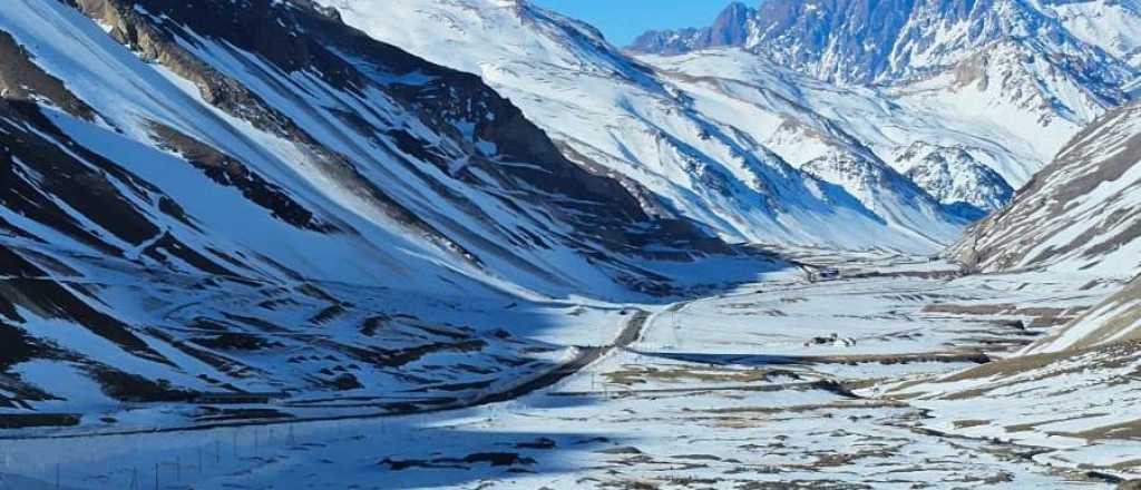 Fotos y videos: entre el Sol y la nieve, así está la cordillera mendocina