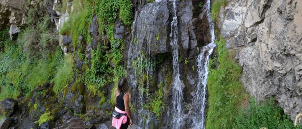 Una docente de 29 años cayó de un barranco de 50 metros y murió