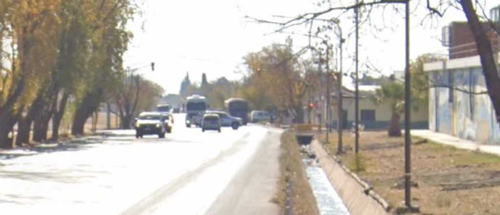 Una mujer ebria chocó en Maipú, abandonó su auto y volvió a buscarlo