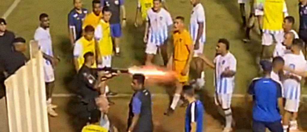 Video: un policía le disparó a un jugador tras finalizar un partido 