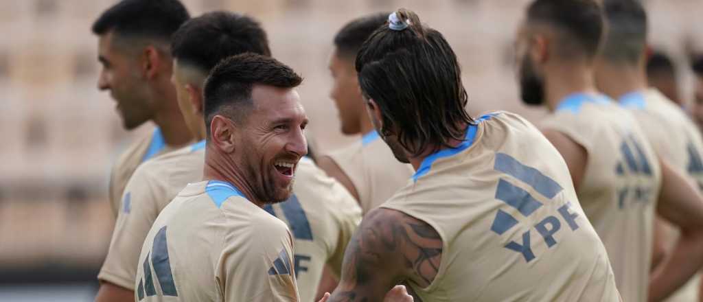 Con Messi enchufado y un ausente, Argentina entrenó pensando en Colombia