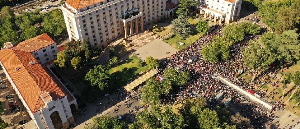 Dos protestas complicarán el tránsito en el centro de Mendoza este martes