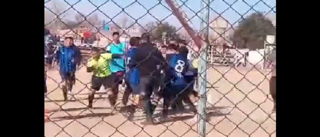 Video: golpearon a un árbitro en el Valle de Uco y lo mandaron al hospital