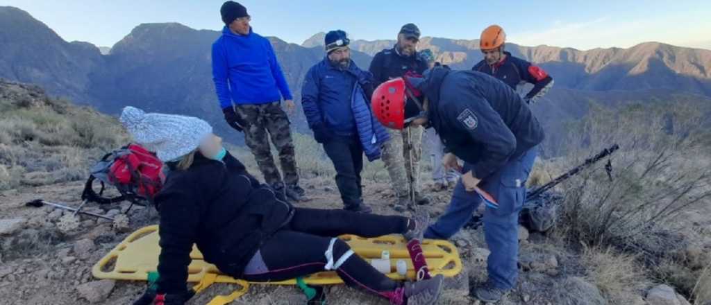 Video: así rescataron a una mujer que se accidentó en un cerro de Cacheuta