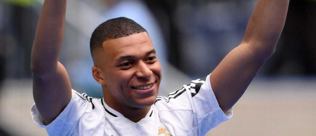 Video: ante una multitud, Real Madrid presentó a Kylian Mbappé 