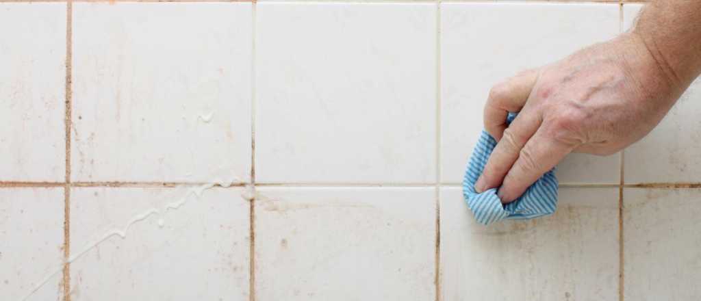 Los trucos caseros para limpiar los azulejos del baño