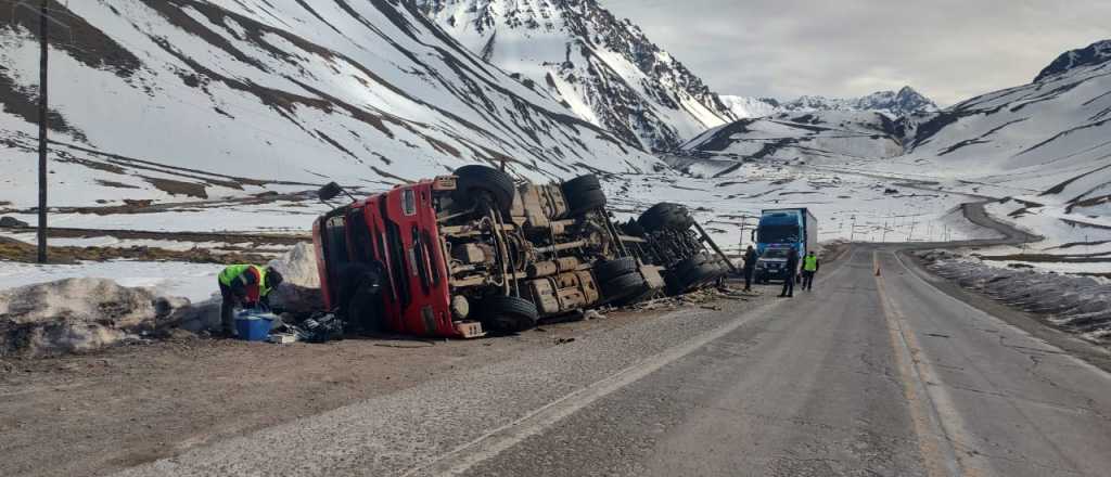 Corte total en Ruta 7 para rescatar un camión y Túnel cerrado todo el día