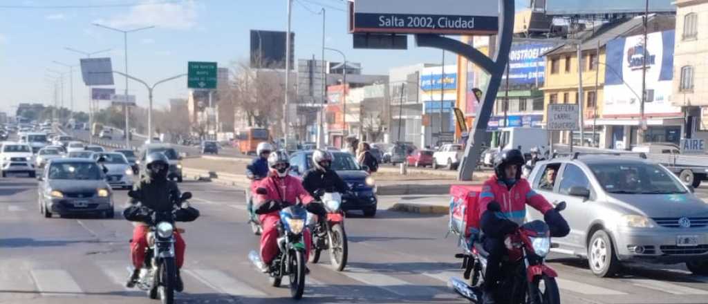 Video: 21 motos en el reclamo de repartidores de Pedidos Ya