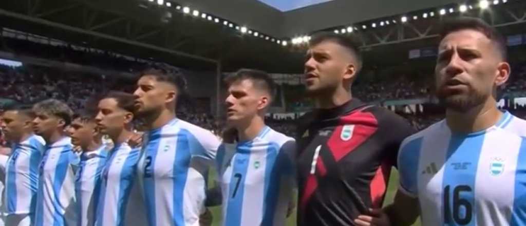 Video: en Francia silbaron el himno argentino en el debut de la Sub 23